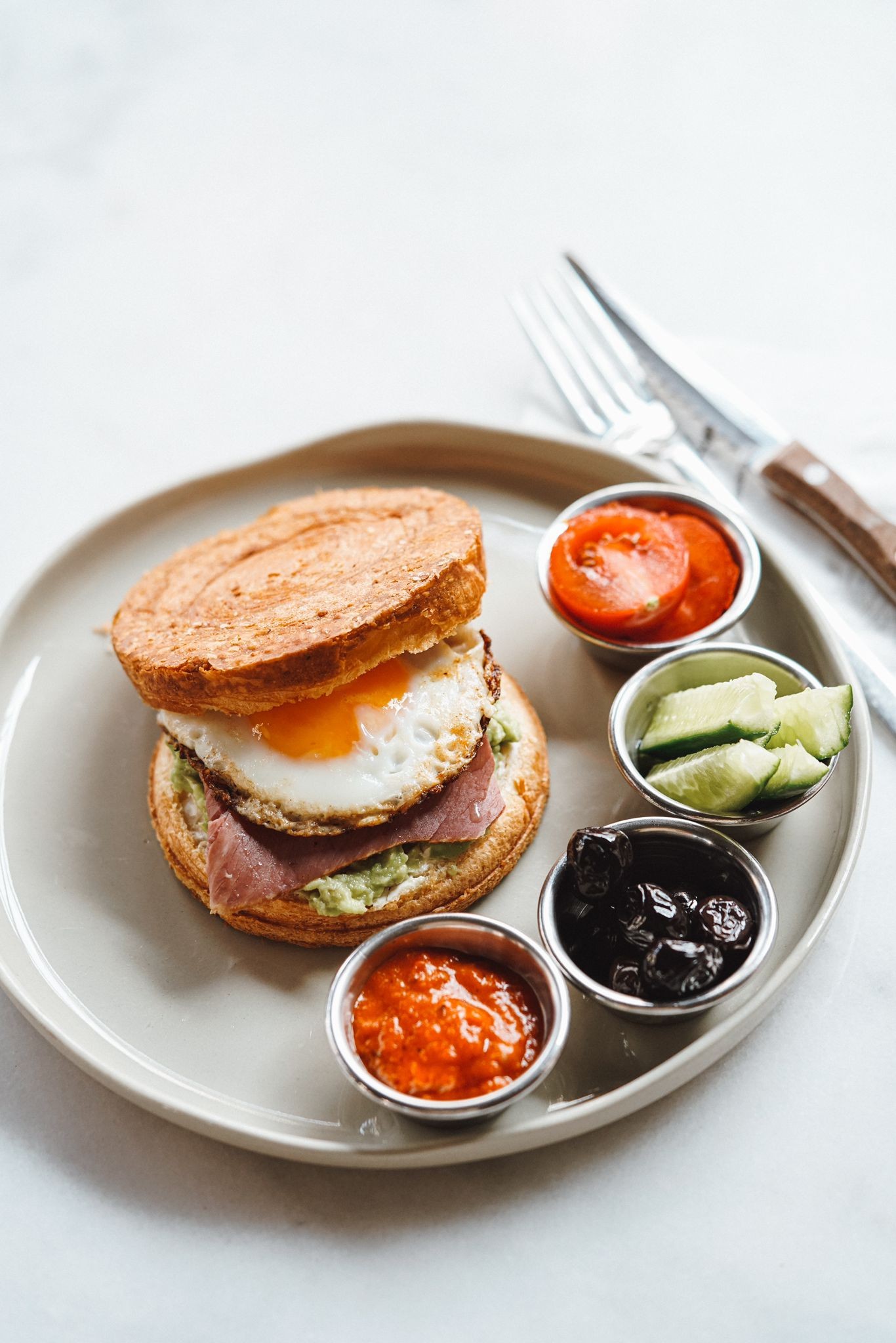 Roll Beef Avocado